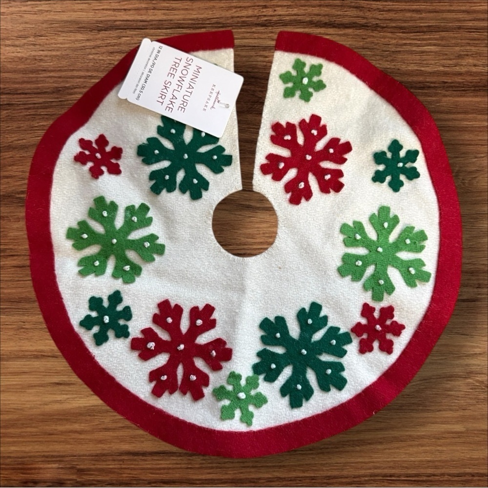 Hallmark Miniature Snowflake Tree Skirt - NWT